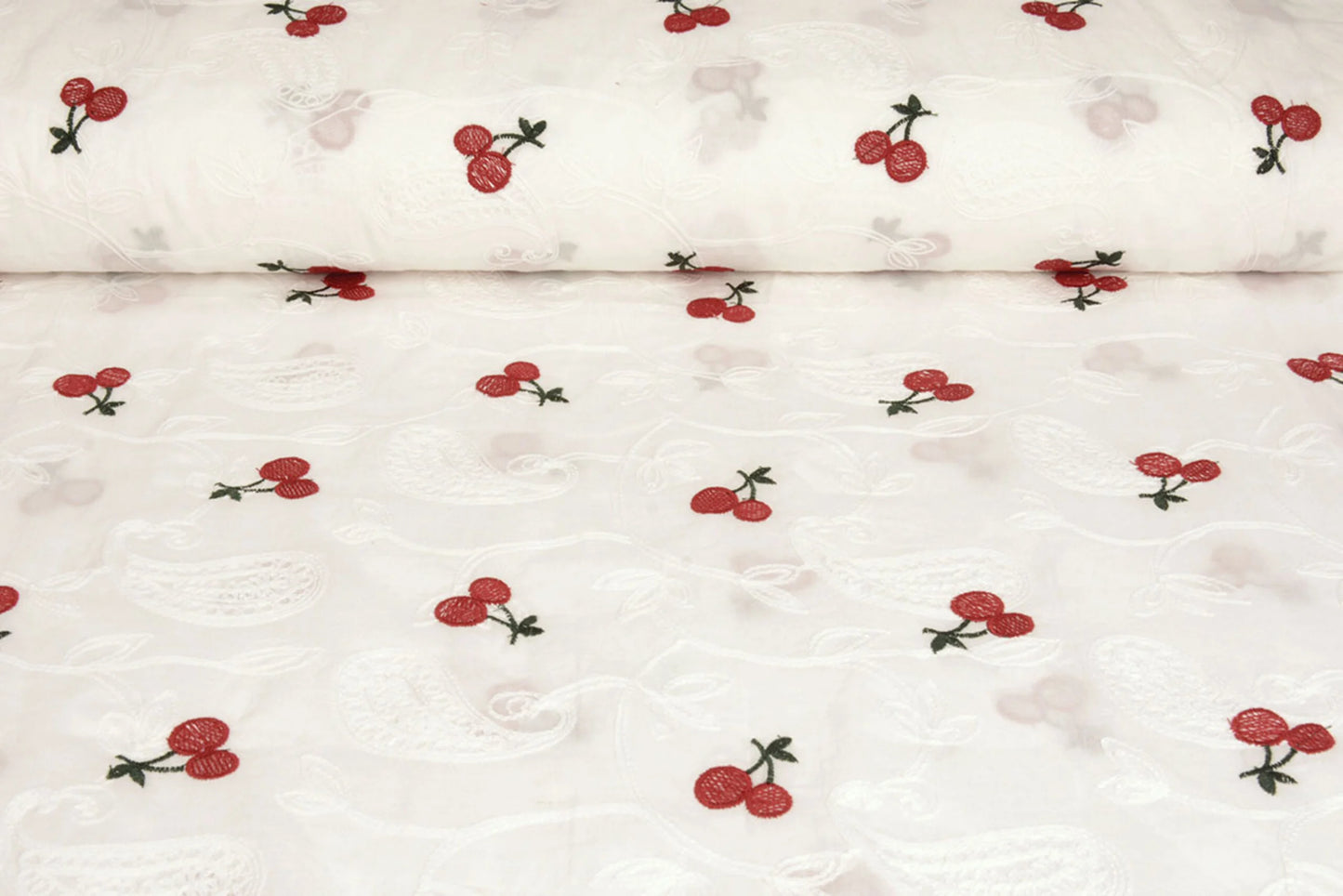 Išsiuvinėta medvilninė medžiaga - vyšnios 110 g/m²