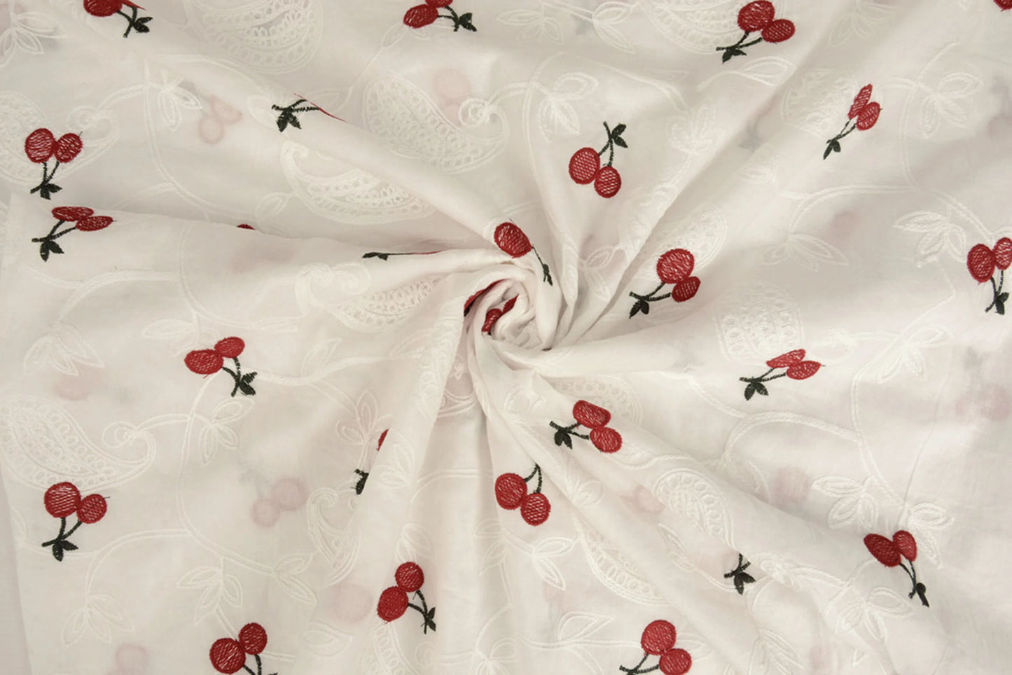 Išsiuvinėta medvilninė medžiaga - vyšnios 110 g/m²