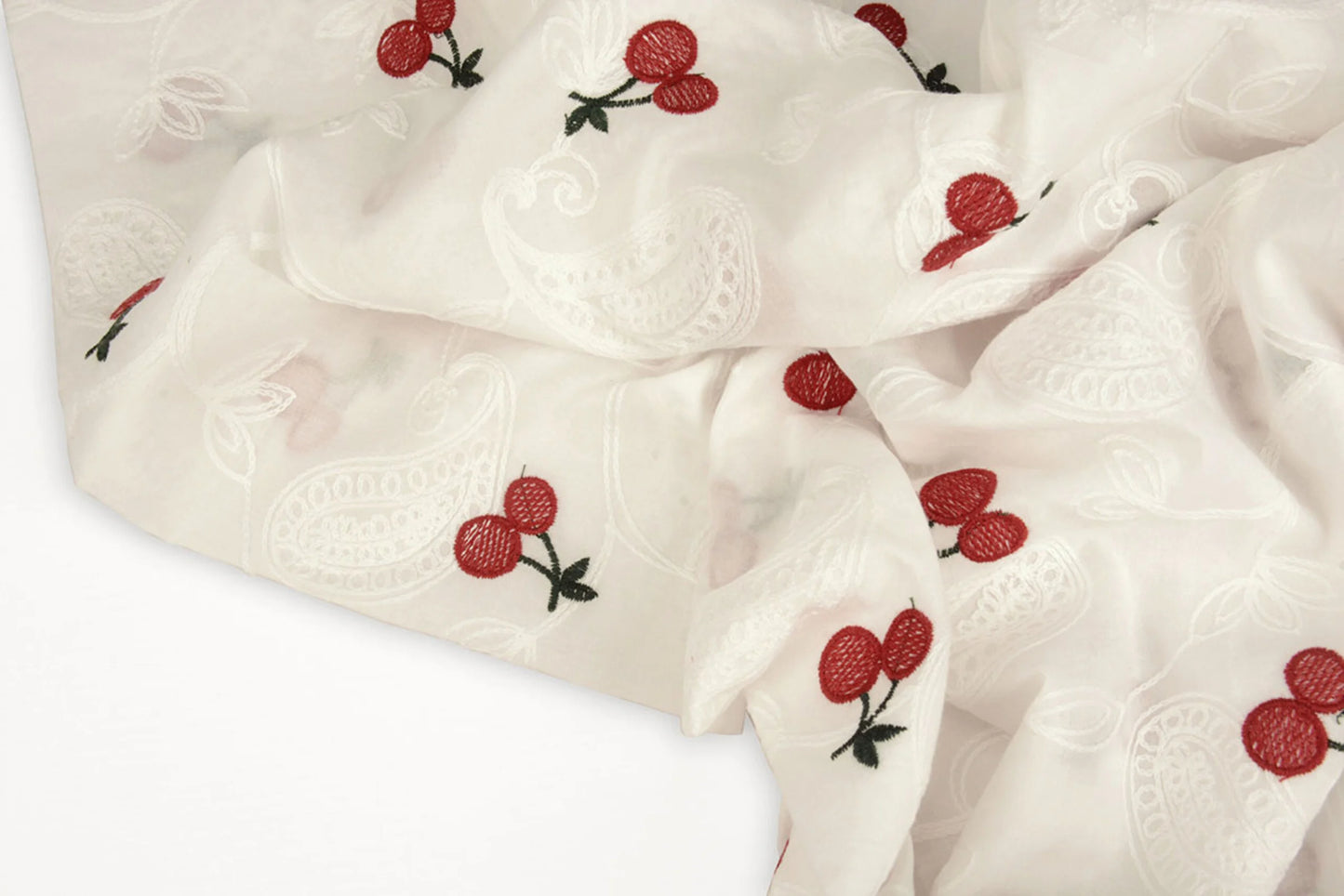 Išsiuvinėta medvilninė medžiaga - vyšnios 110 g/m²