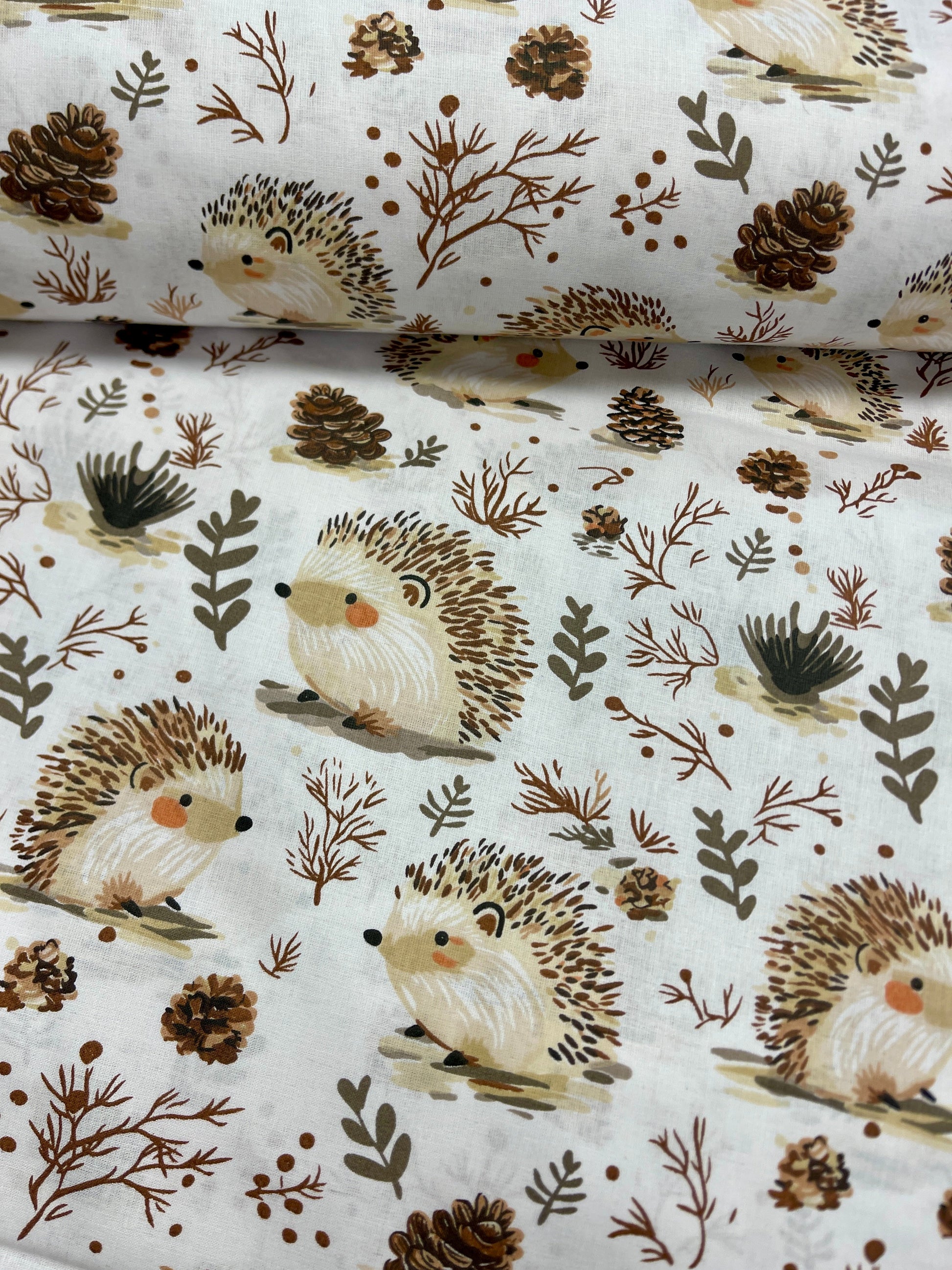 100% Kokvilnas audums - eži 125 g/m²