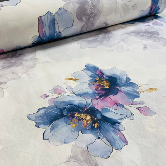 Attēls ar 100% Kokvilnas audums - indigo ziedi 220cm 146 g/m² – pieejams Šarlotes audumi