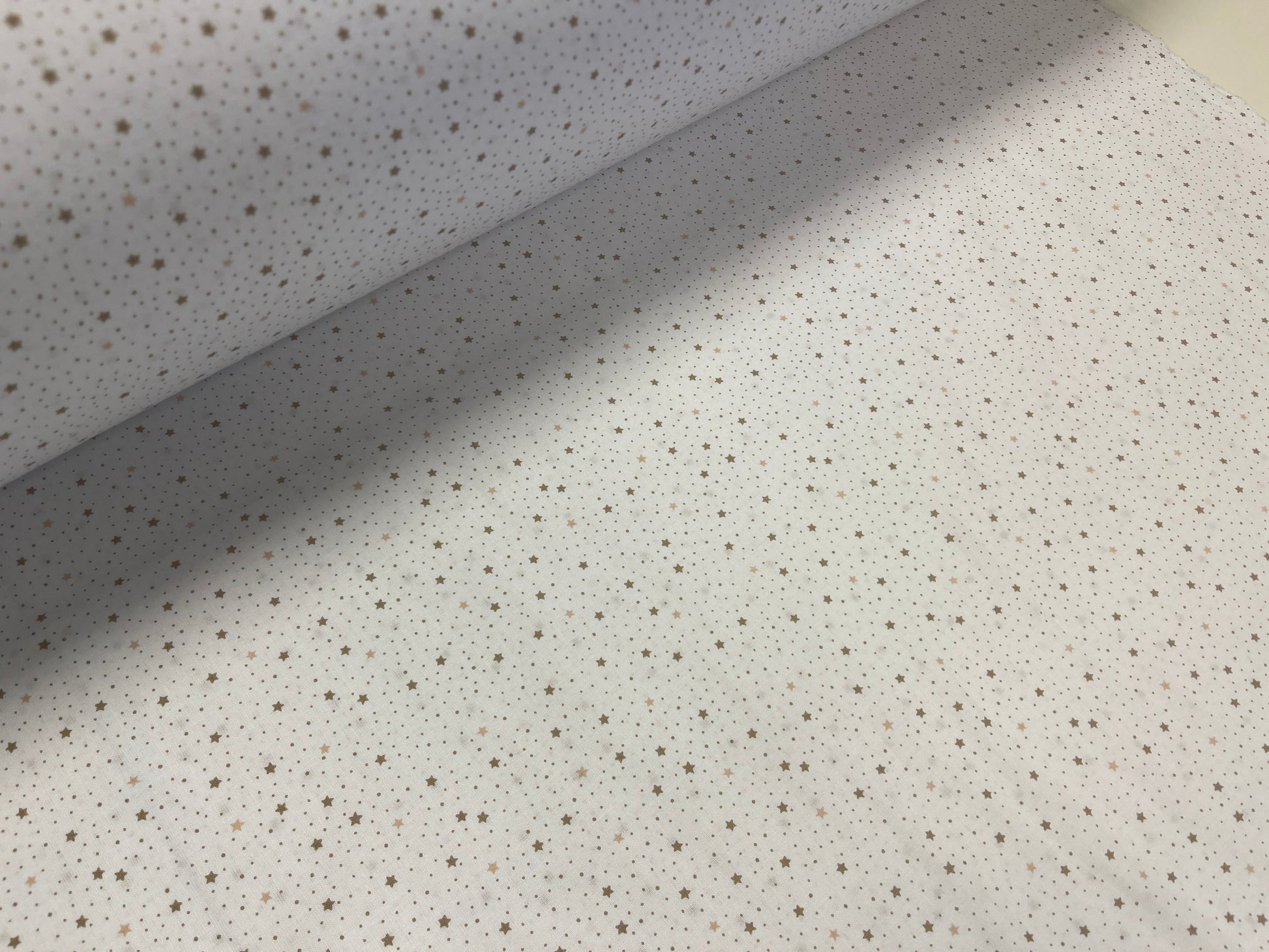 100% Kokvilnas audums - mazas zvaigznītes 125 g/m²