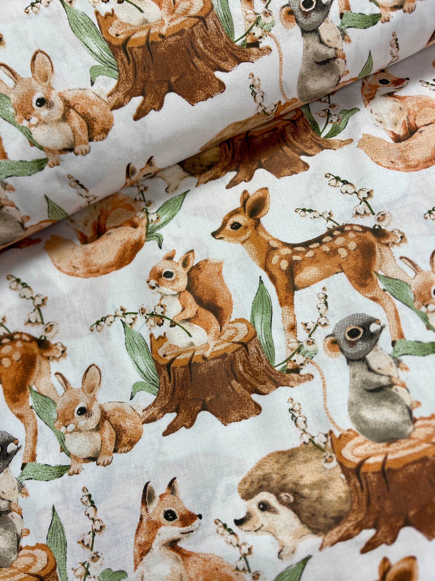 100% Kokvilnas audums - meža dzīvnieki brūnos toņos 125 g/m²