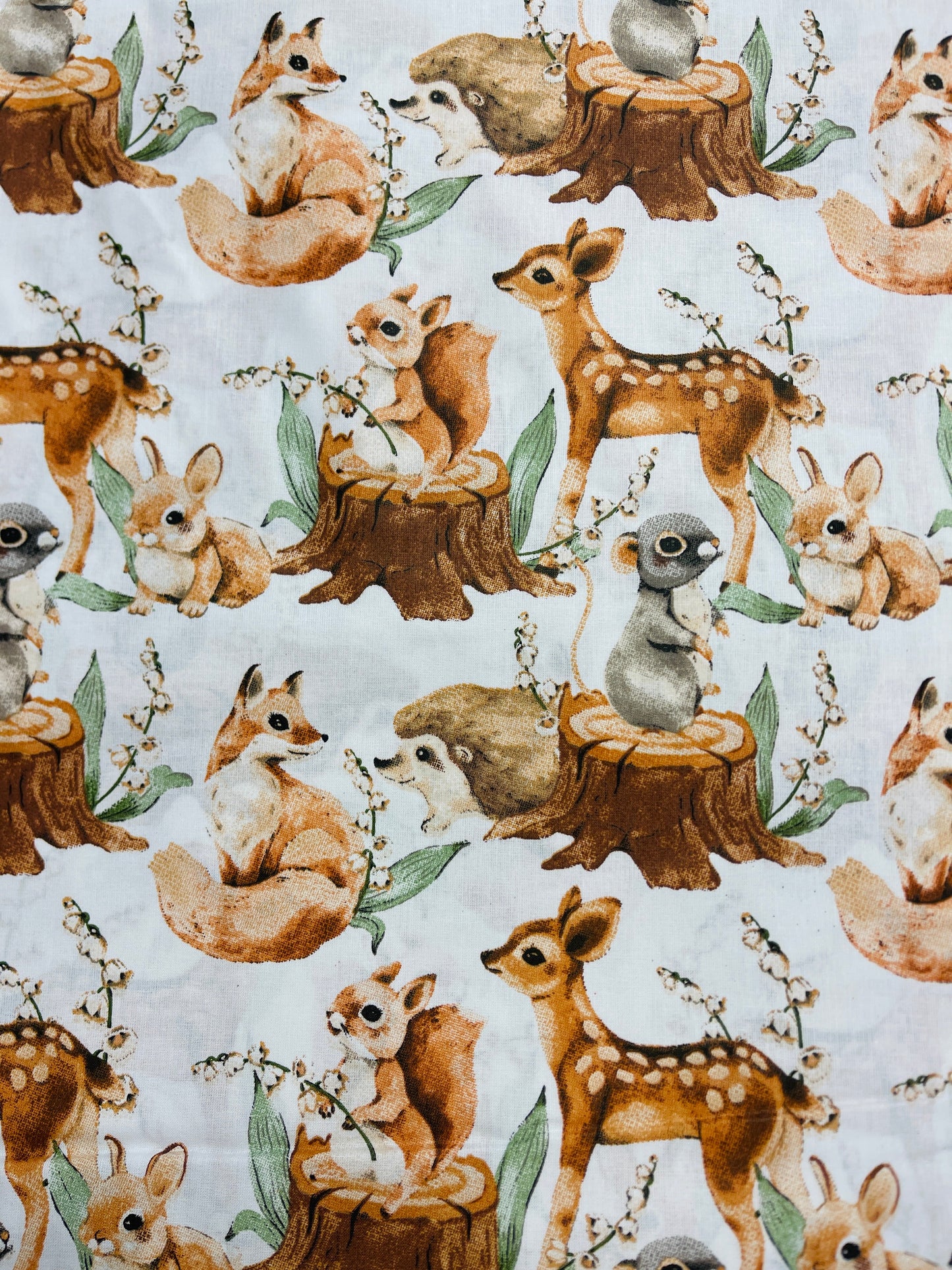 100% Kokvilnas audums - meža dzīvnieki brūnos toņos 125 g/m²