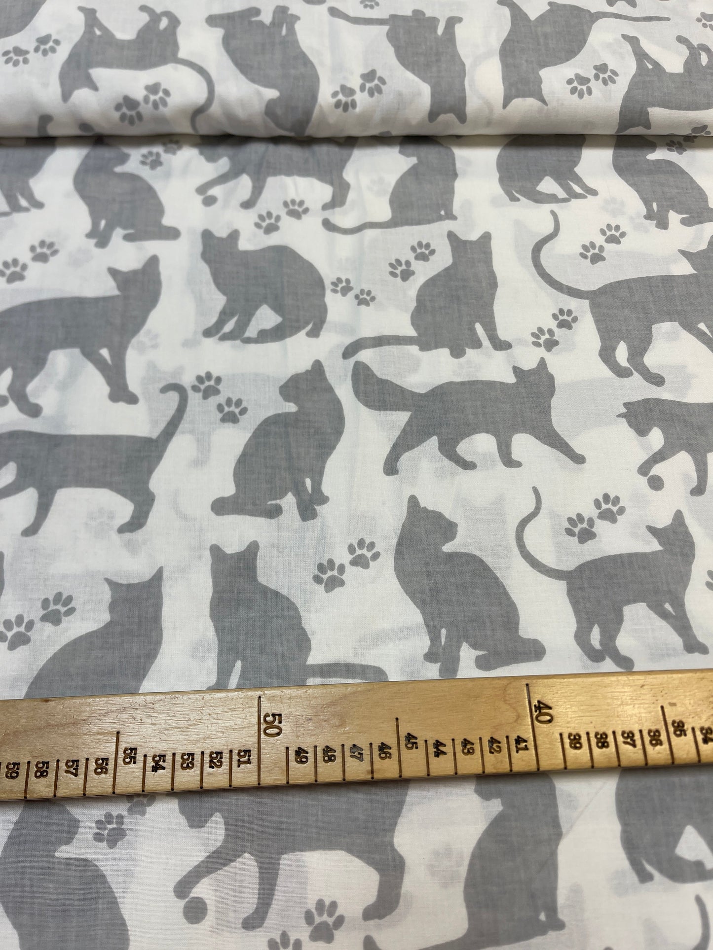 100% Kokvilnas audums - pelēki kaķi 125 g/m²