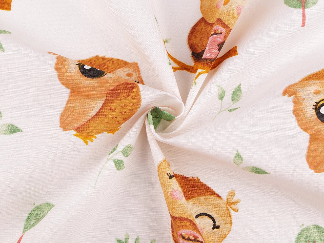 100% Kokvilnas audums - pūcītes uz pienbalta fona 125 g/m²