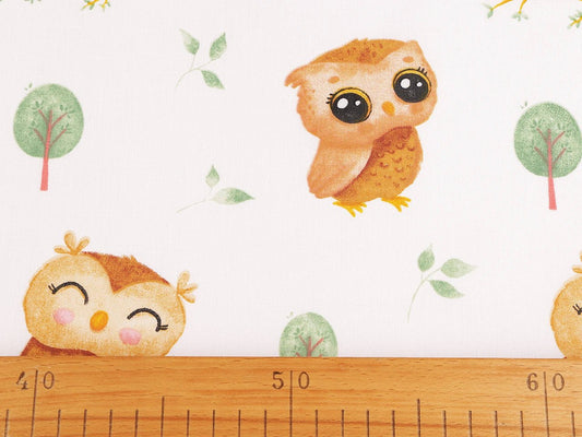 100% Kokvilnas audums - pūcītes uz pienbalta fona 125 g/m²