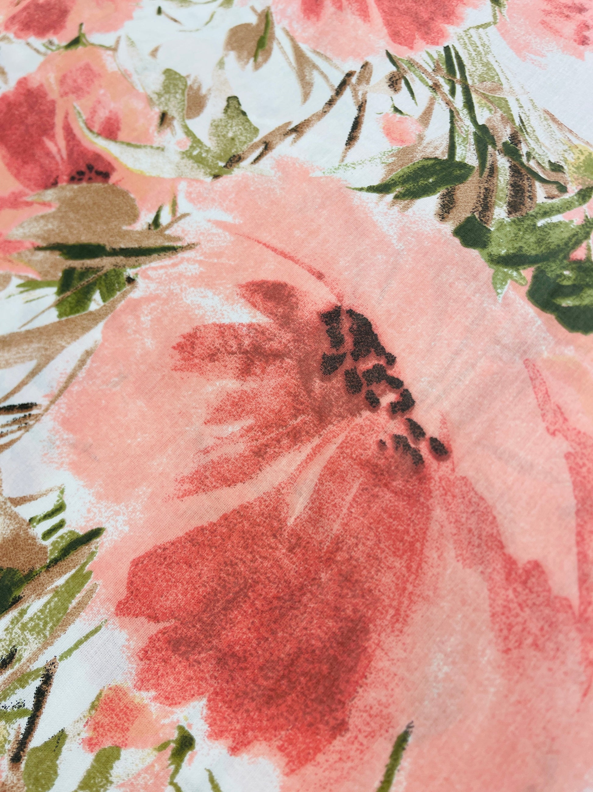 100% Kokvilnas audums - rozā ziedu akcarelis 125 g/m²