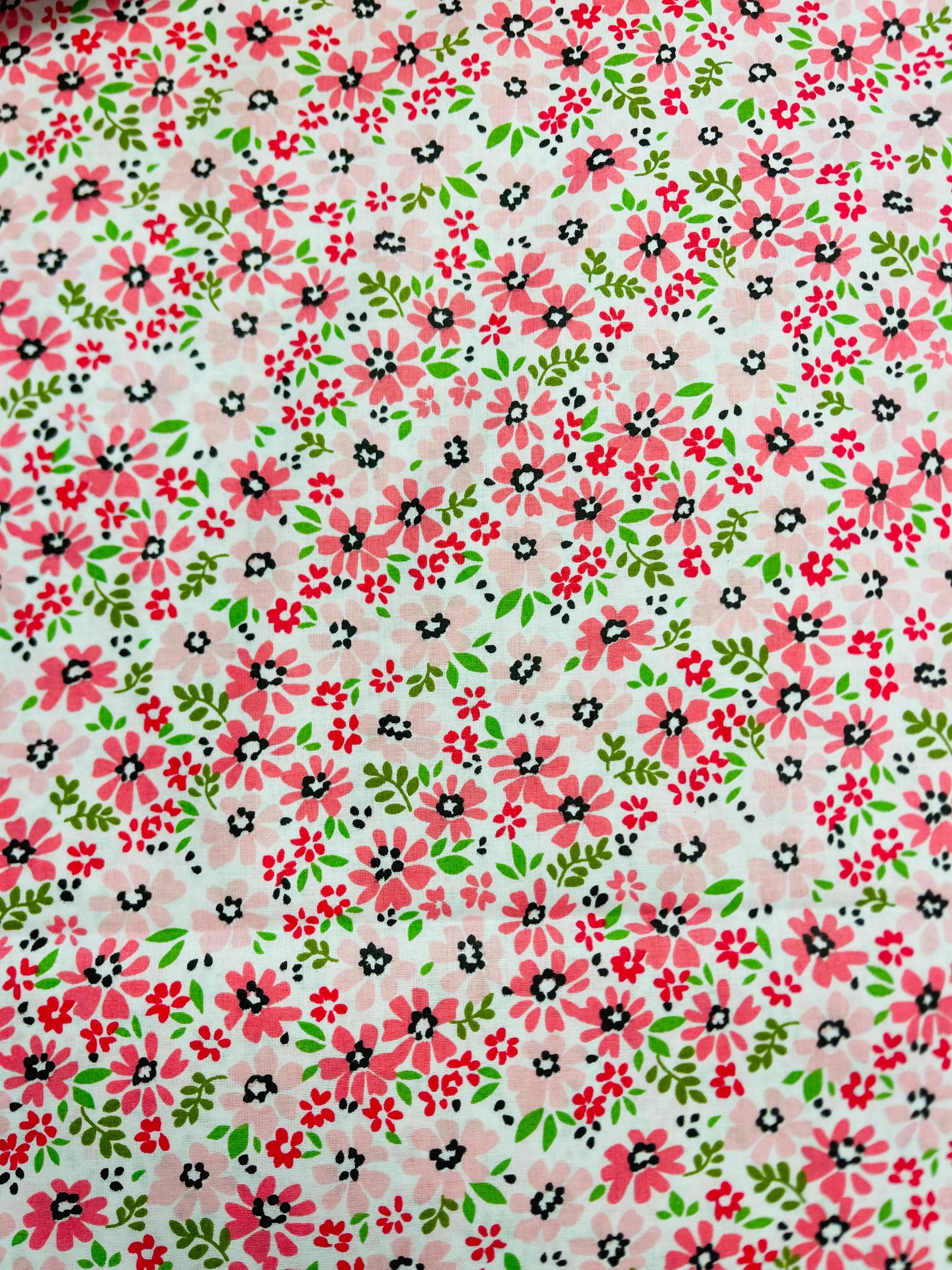 100% Kokvilnas audums - smalki rozā ziediņi 125 g/m²