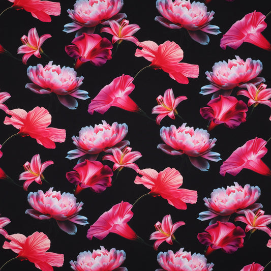 100% Viskozes audums - rozā ziedi uz melna fona 110 g/m²