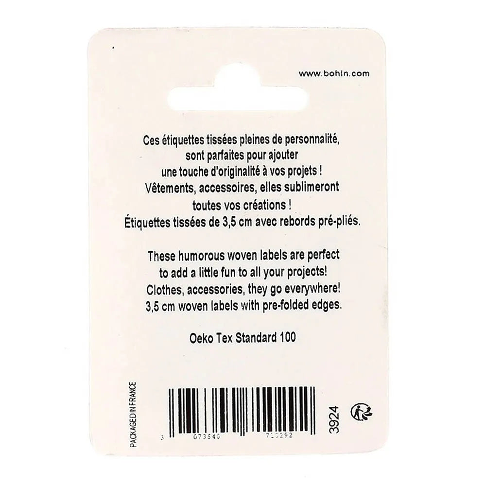 Bohin iešujamas apģērbu etiķetes “Who Run The Word” – 35 × 35 mm, 4 gab.