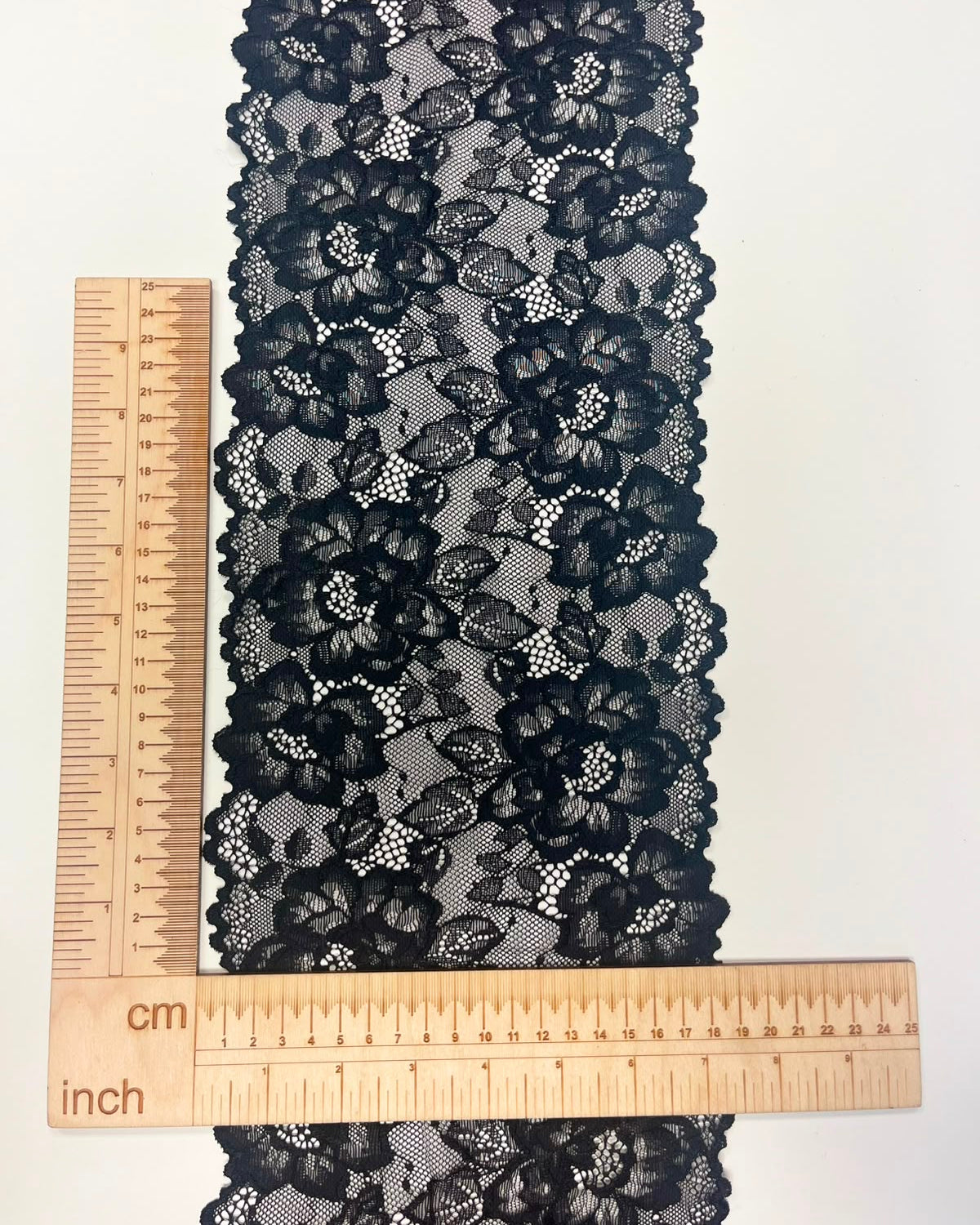 Elastīga ziedu mežģīne 18 cm-melna