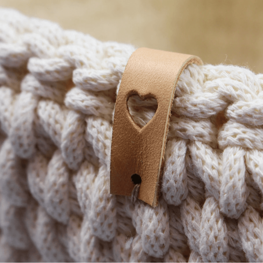 Ādas etiķete ar sirds izgriezumu tonis #1