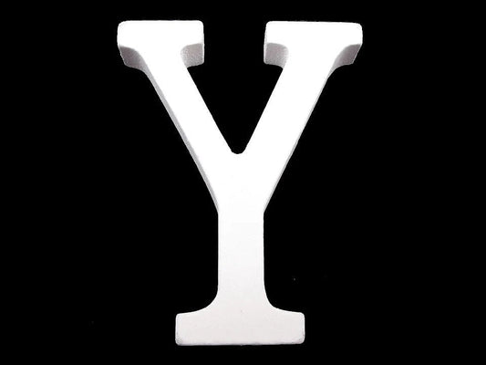 Image of a decorative 3D wooden letter in white – available online at Šarlotes audumi