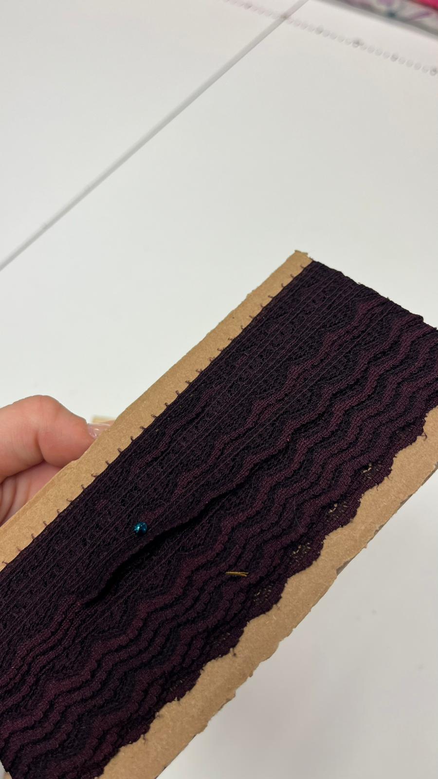 Mežģīne 1,4 cm-tumši tumši sarkana