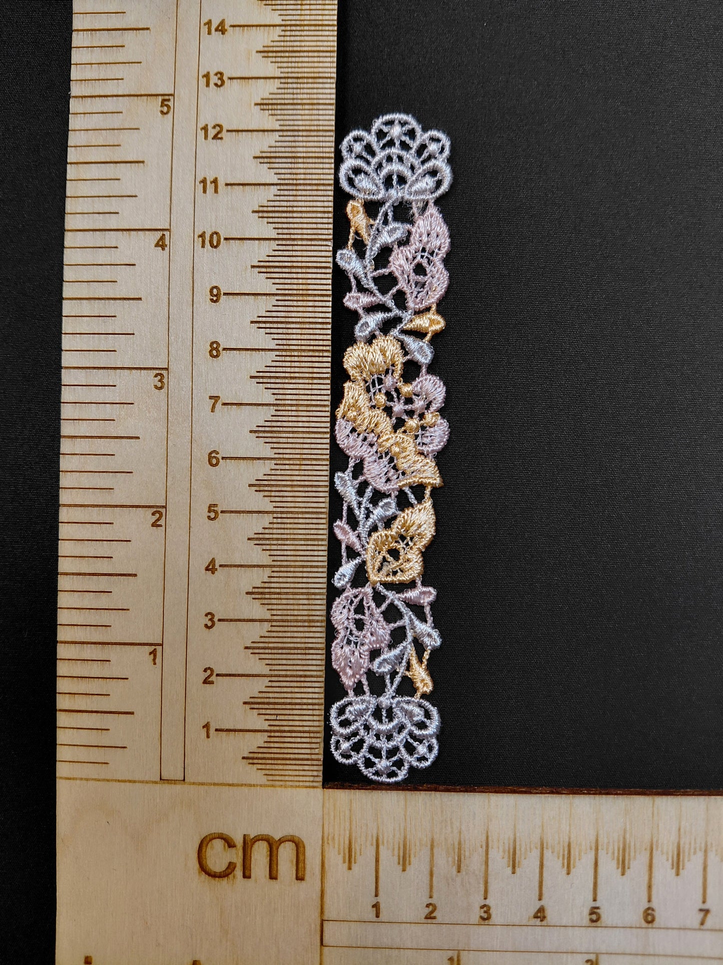 Attēls ar Ielāps/uzšuve 12 x 2 cm – pieejams Šarlotes audumi