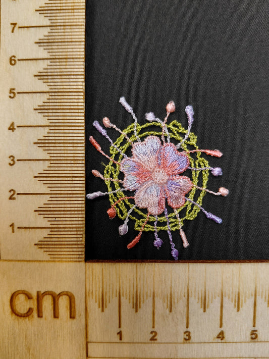 Image avec patch/couture 3 x 3 cm – disponible chez Tissus Charlotte