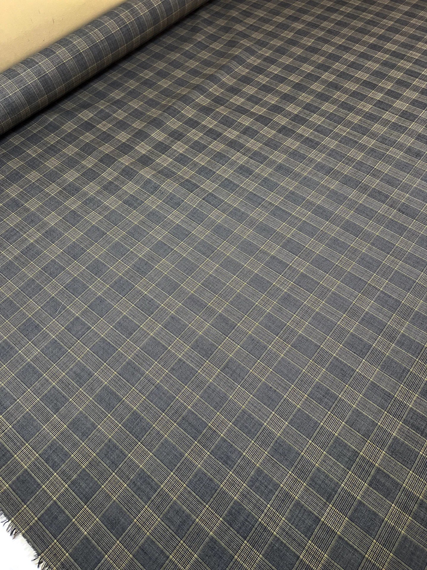 Itālijas tvīda kostīmaudums | 60% vilna | 39% kokvilna | 1% elastāns | 260 g/m² | 160 cm