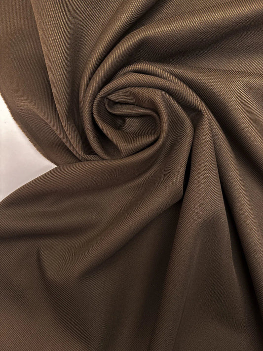 Itālijas tvila kostīmaudums | 44% vilna | 56% poliamīds | 325 g/m² | 150 cm | Brūns