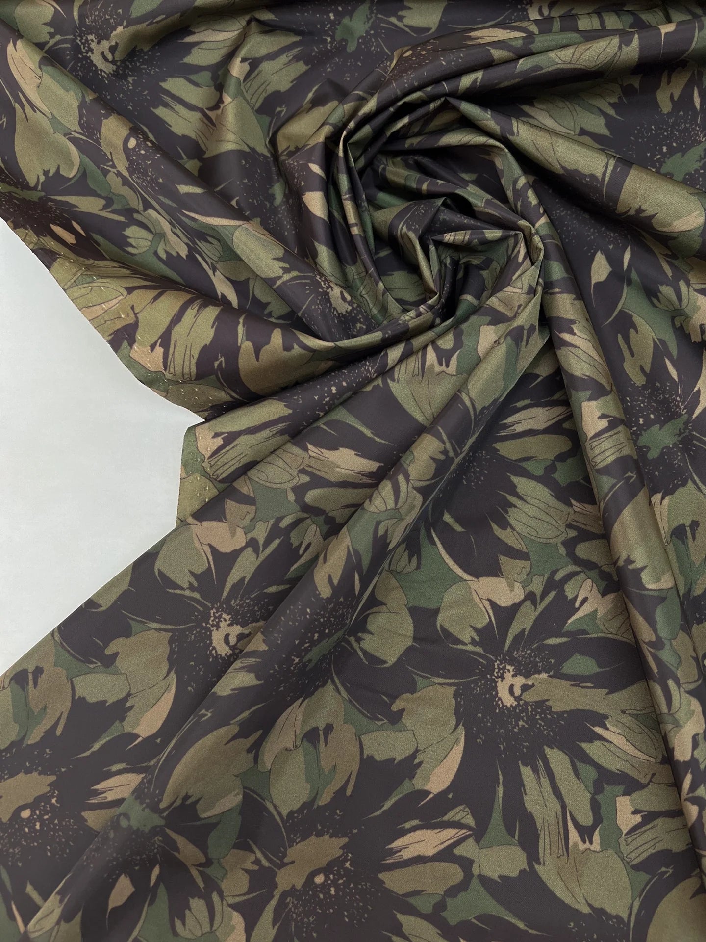 Attēls ar Itāļu poliamīda audums ar ziedu rakstu | 100% poliamīds | 152 cm – pieejams Šarlotes audumi