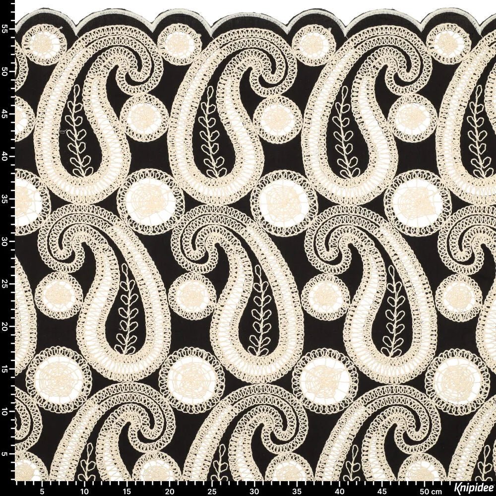 Izšūts kokvilnas audums - ziedi uz melna fona 270 g/m²