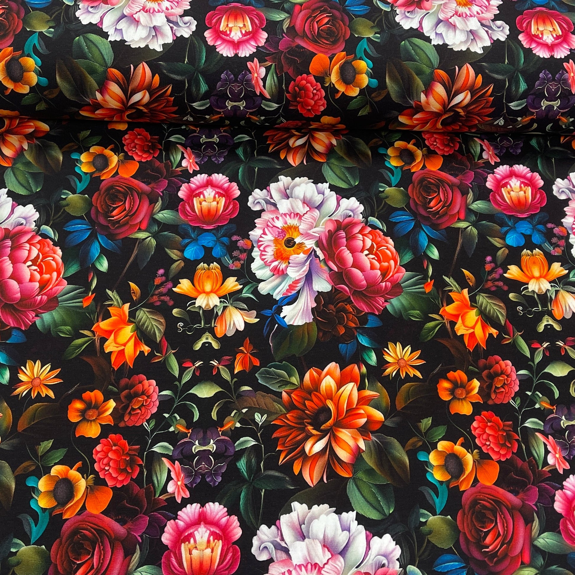 Kokvilnas cilpiņtrikotāža - košie ziedi 230 g/m²