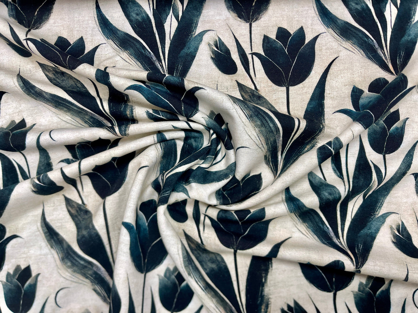 Kokvilnas cilpiņtrikotāža - melnās tulpes 250 g/m²