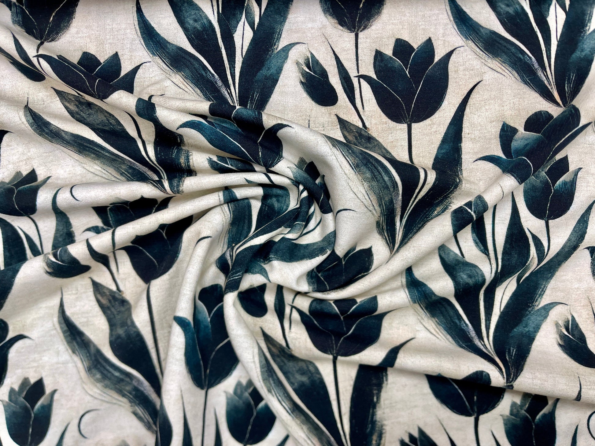 Kokvilnas cilpiņtrikotāža - melnās tulpes 250 g/m²