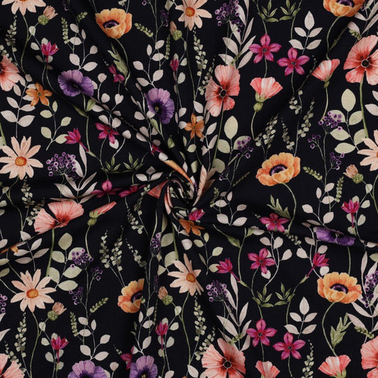 Kokvilnas trikotāža - pļava uz melna fona 200 g/m²