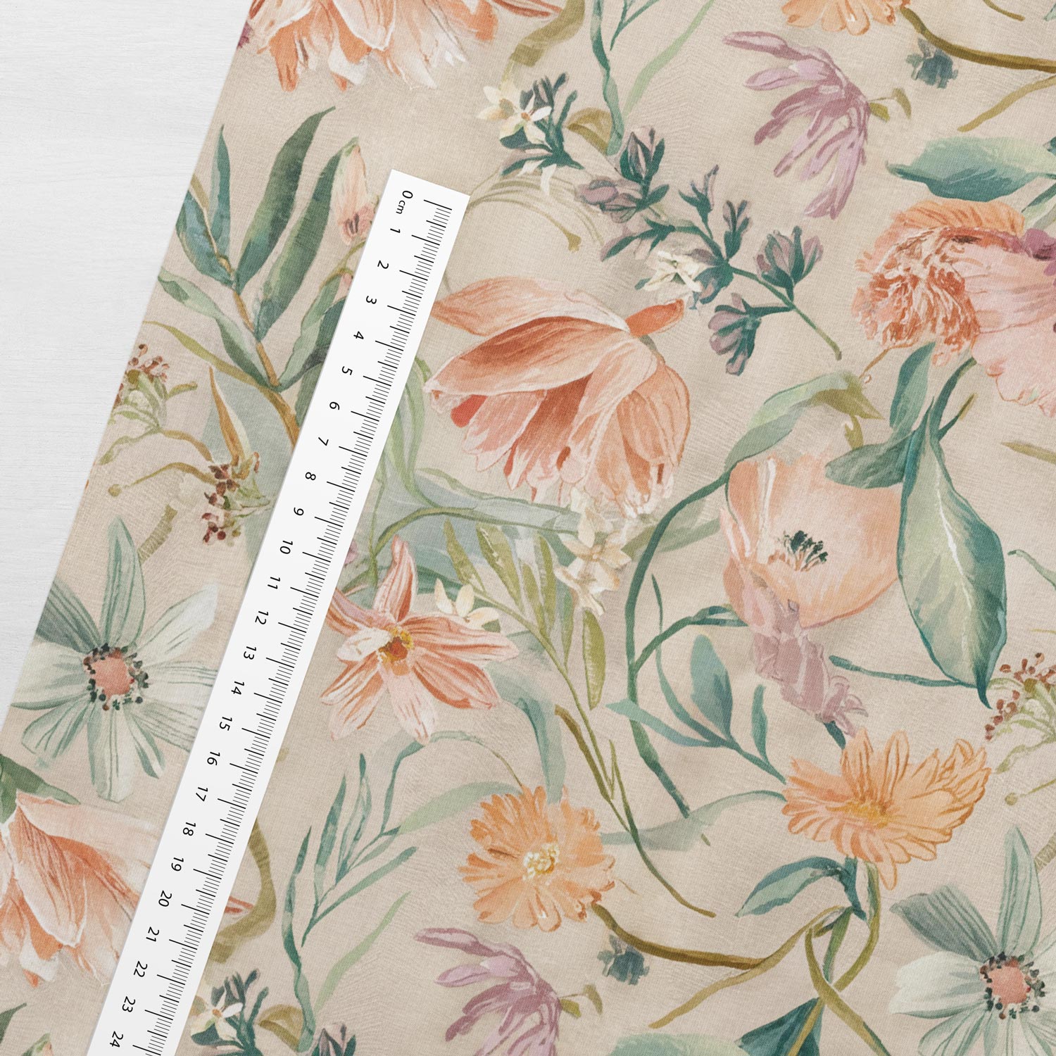 Kokvilnas trikotāža - puķes uz bēša fona 200 g/m²