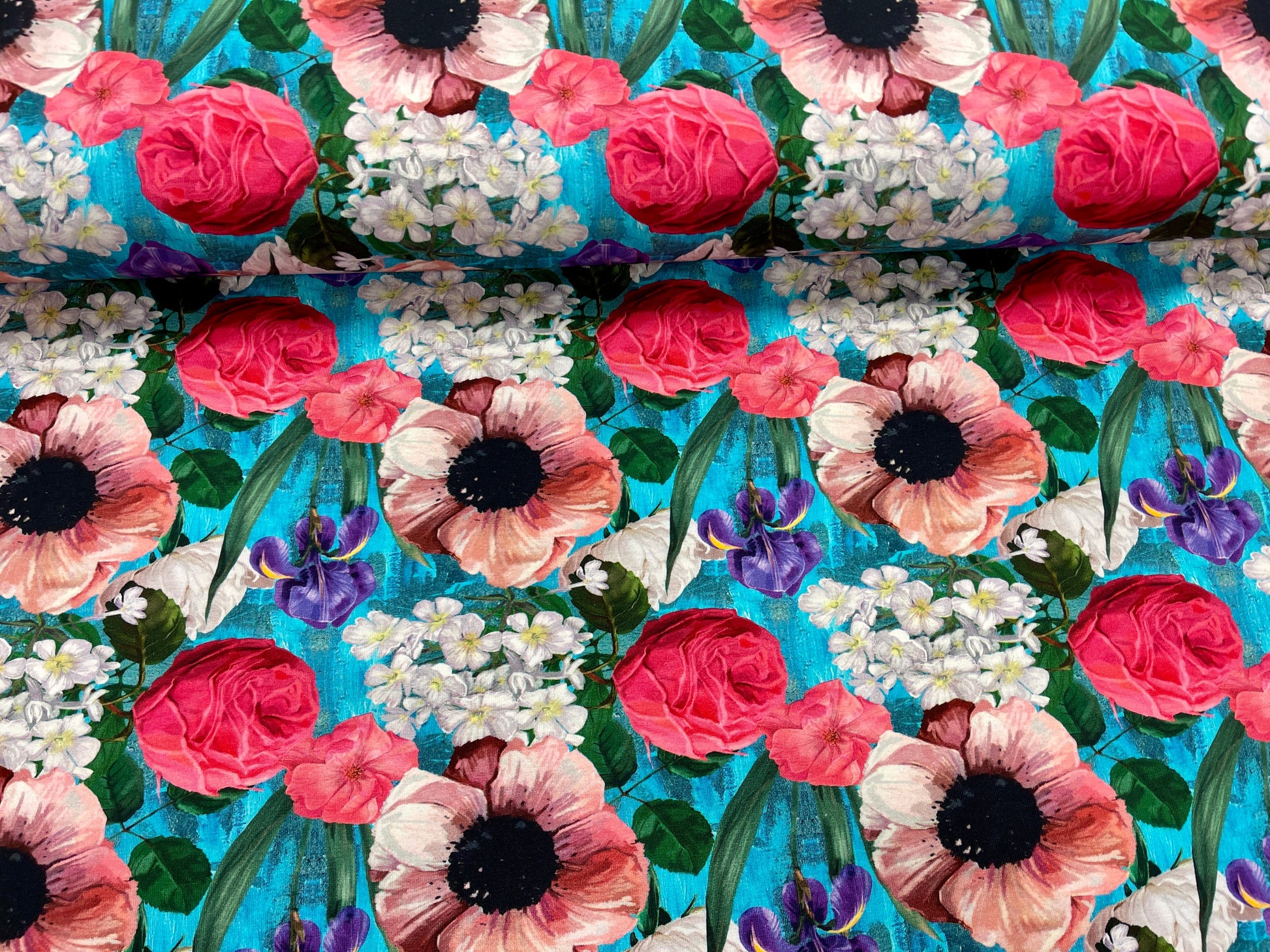 Kokvilnas trikotāža - rozes un īrisi 200 g/m²