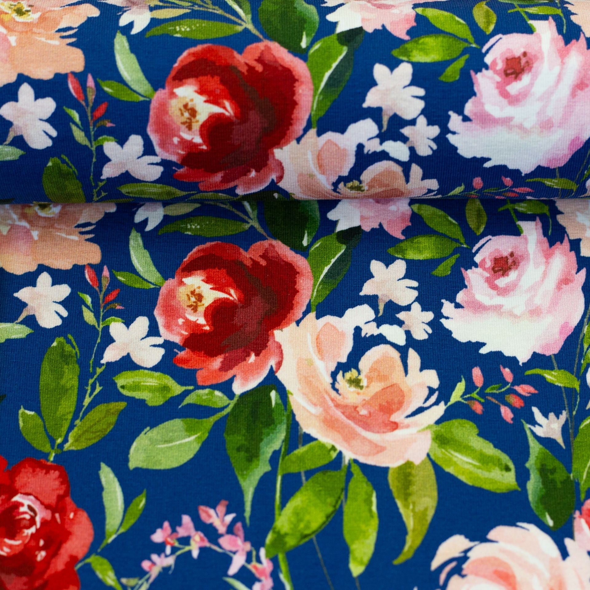 Kokvilnas trikotāža - rozes uz zila fona 200 g/m²