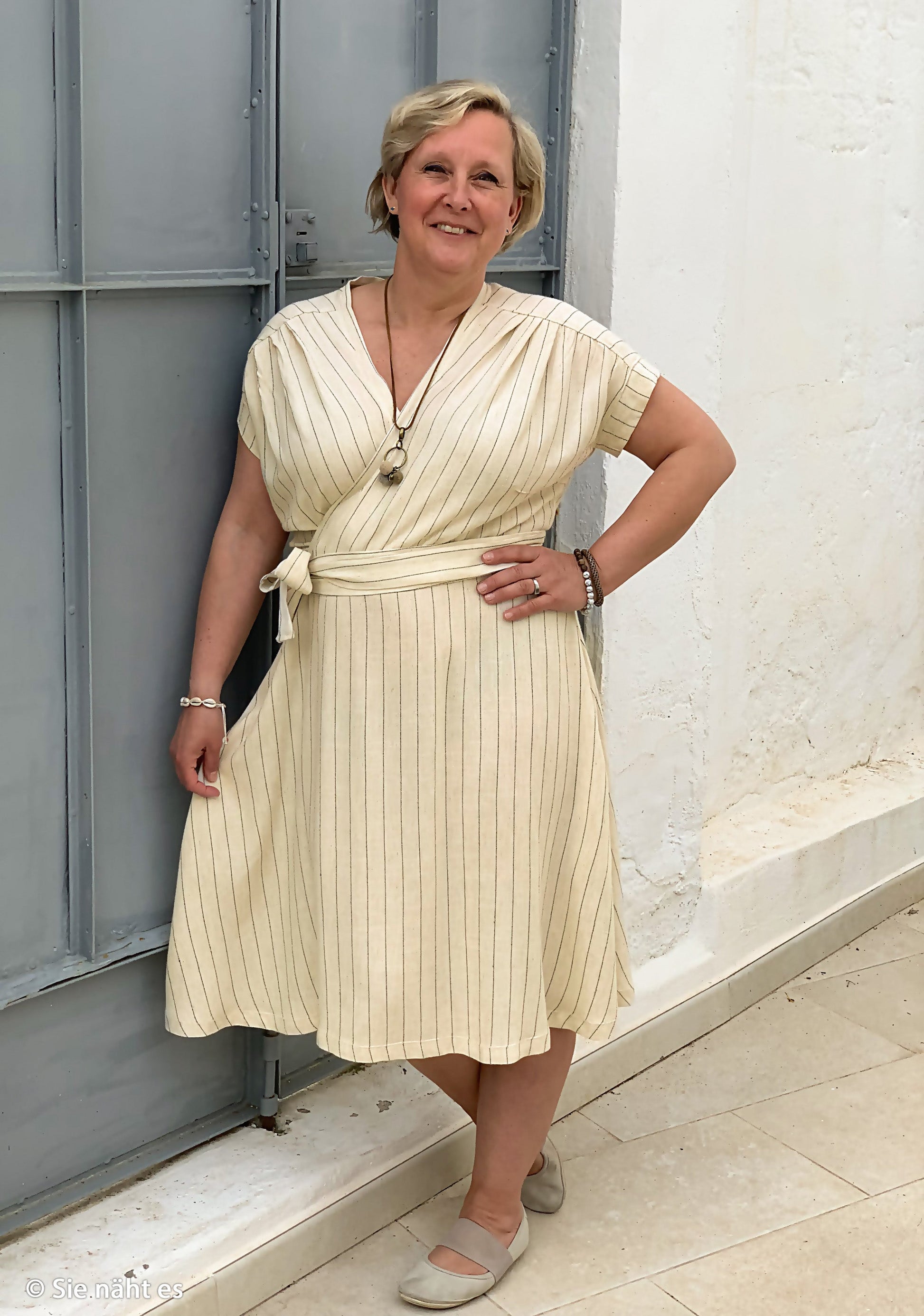 Lins ar viskozi - svītras uz dabīgi bēša fona 200 g/m²