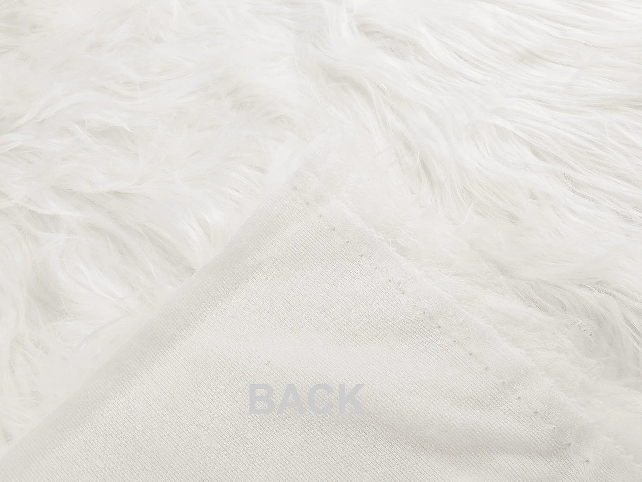Attēls ar Mākslīgā kažokāda ar ļoti garu pūku - balts 540 g/m² – pieejams Šarlotes audumi