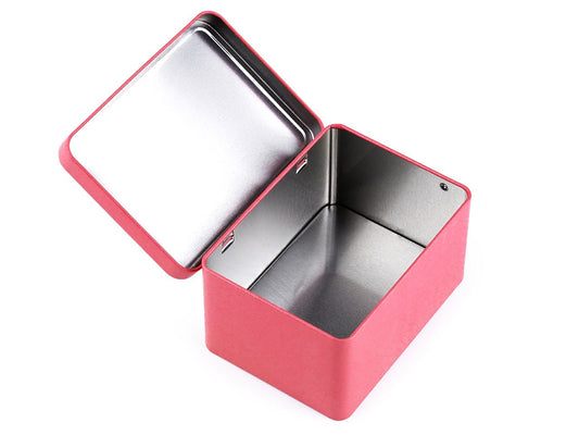 Metāla kastīte ar vāku furnitūras,pogu un pērlīšu uzglabāšanai