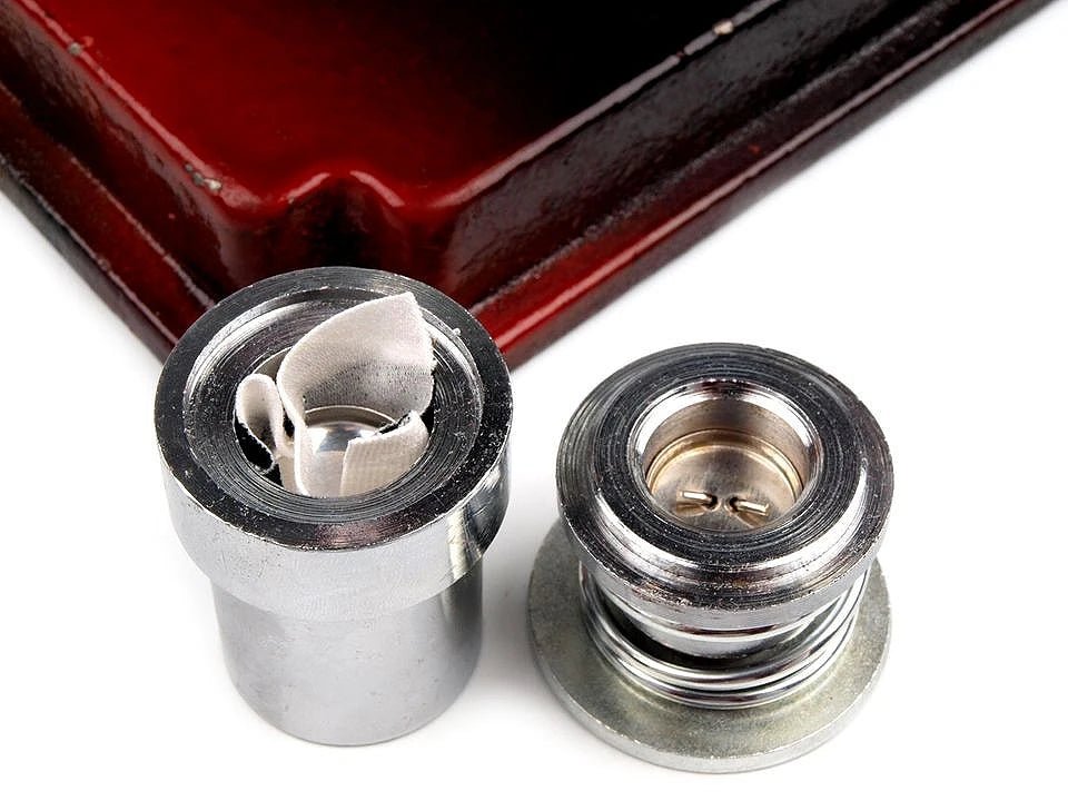 Metāla pogas pašapvilkšanai | 17 mm