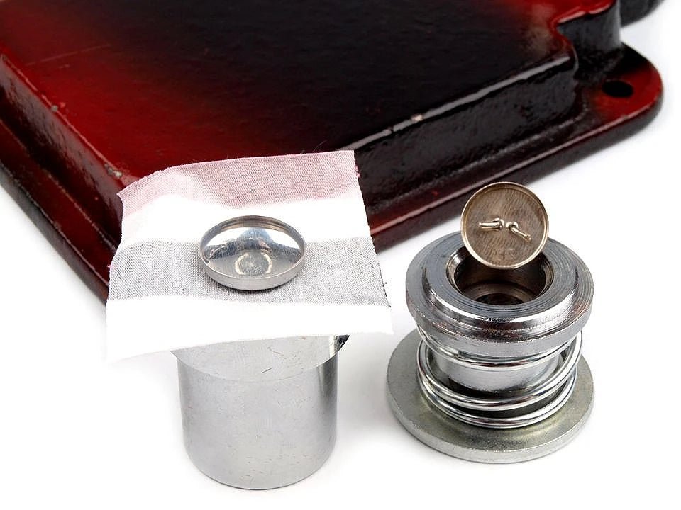 Metāla pogas pašapvilkšanai | 17 mm