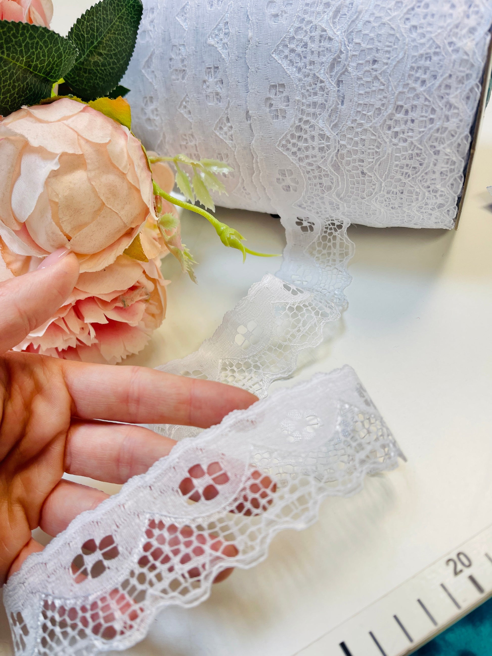 Mežģīne - 4,2 cm balta