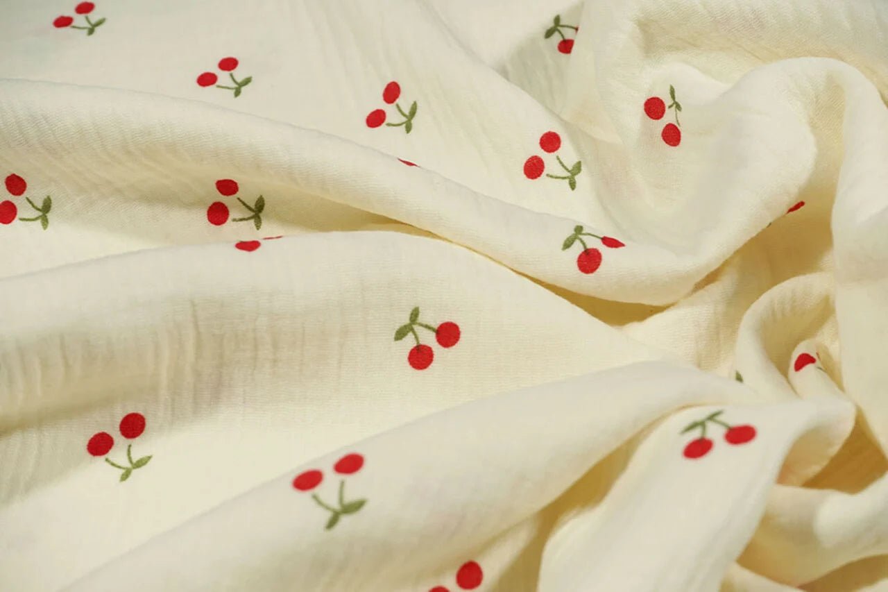 Muslīns - ķirši uz sviesta dzeltena fona 125 g/m²