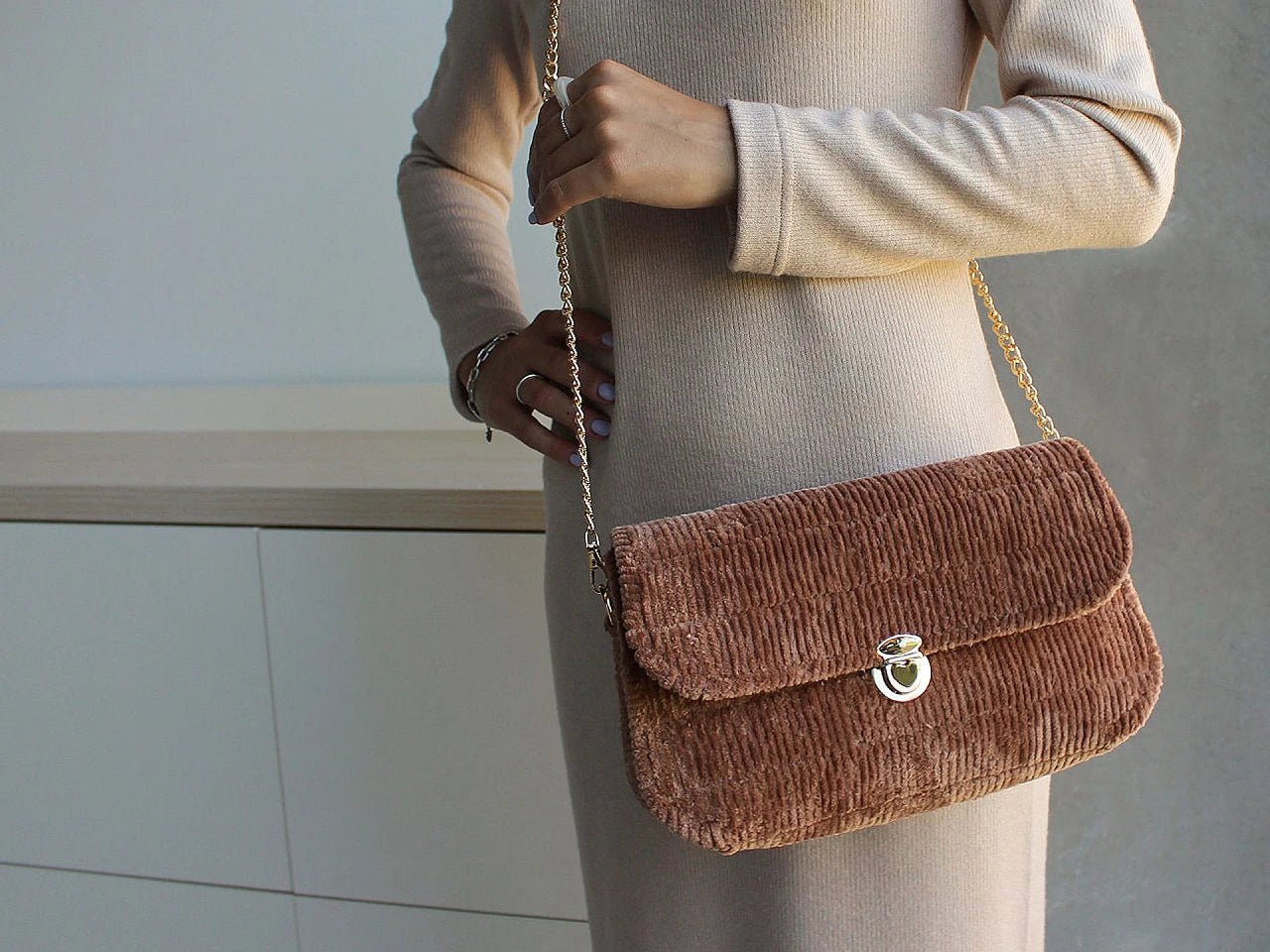 Plastmasas kanva somiņu izgatavošanai | 27 × 15 × 7 cm | Ciets režģis | 1.4 mm biezums