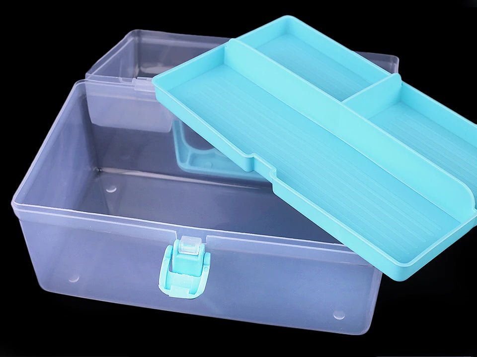 Plastmasas kaste ar rokturi rokdarbiem