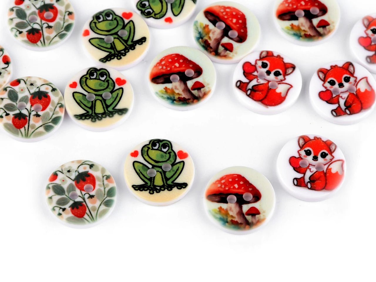 Image of buttons with patterns Ø 15.5 mm – available at Šarlotes audumi