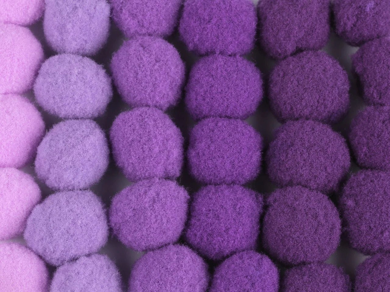 Pomponu komplekts Ø20 mm | 30 gab. | dažādu krāsu varianti