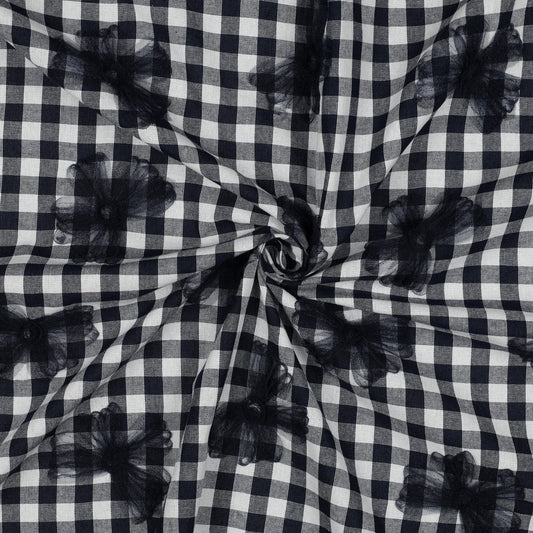 Attēls ar Premium 100% kokvilnas audums - melnbalts ar tilla bantēm 166 g/m² – pieejams Šarlotes audumi