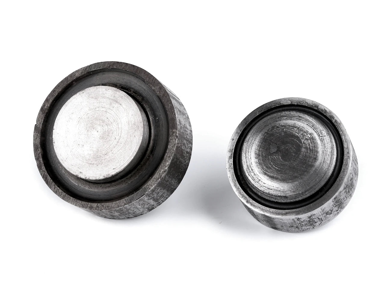 Attēls ar Preses uzgalis actiņām, luversiem Ø35 mm – pieejams Šarlotes audumi