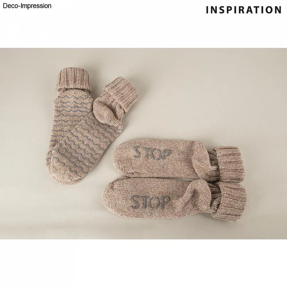 Pretslīdes gumijas krāsa (pelēka) adījumiem, zeķēm – 50 ml