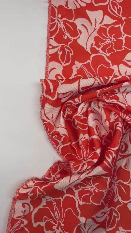 Šilko žakardas - raudonas ir smėlio spalvos gėlių raštas 105 g/m²