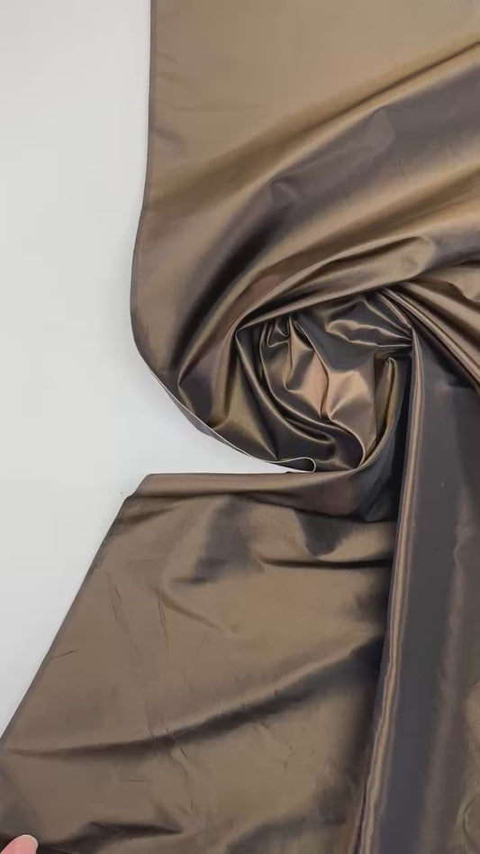 100 % šilkas – tamsiai ruda, 70 g/m²