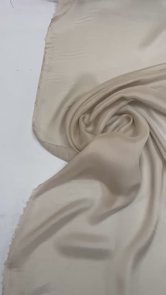 100 % šilko satinas – šampano spalvos 35 g/m²