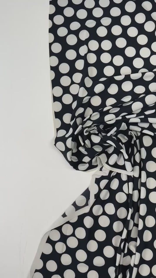 Paskutinis gabalėlis - Italų trikotažo audinys su taškuotu raštu | Poliamidas 51% Viskozė 41% Elastanas 8% | 132 cm - 70cm